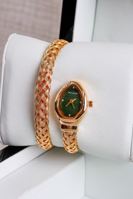 ساعة BVLGARI فاخرة